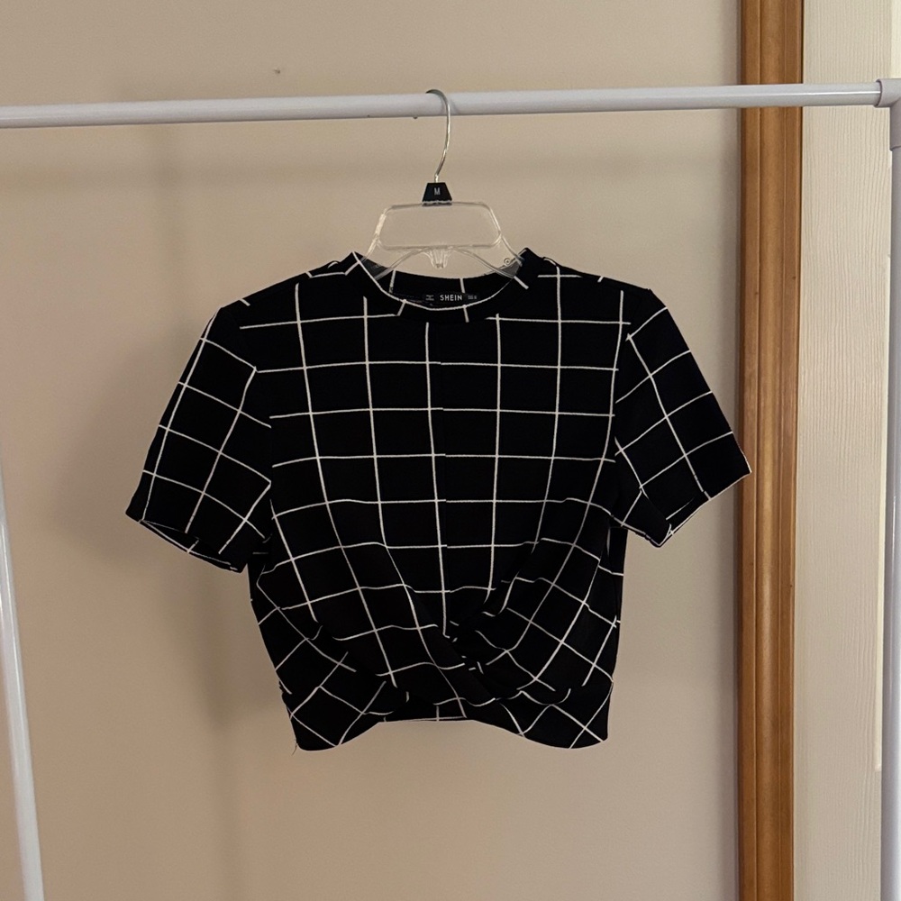 SHEIN Black and White Grid Short Sleeve Tee